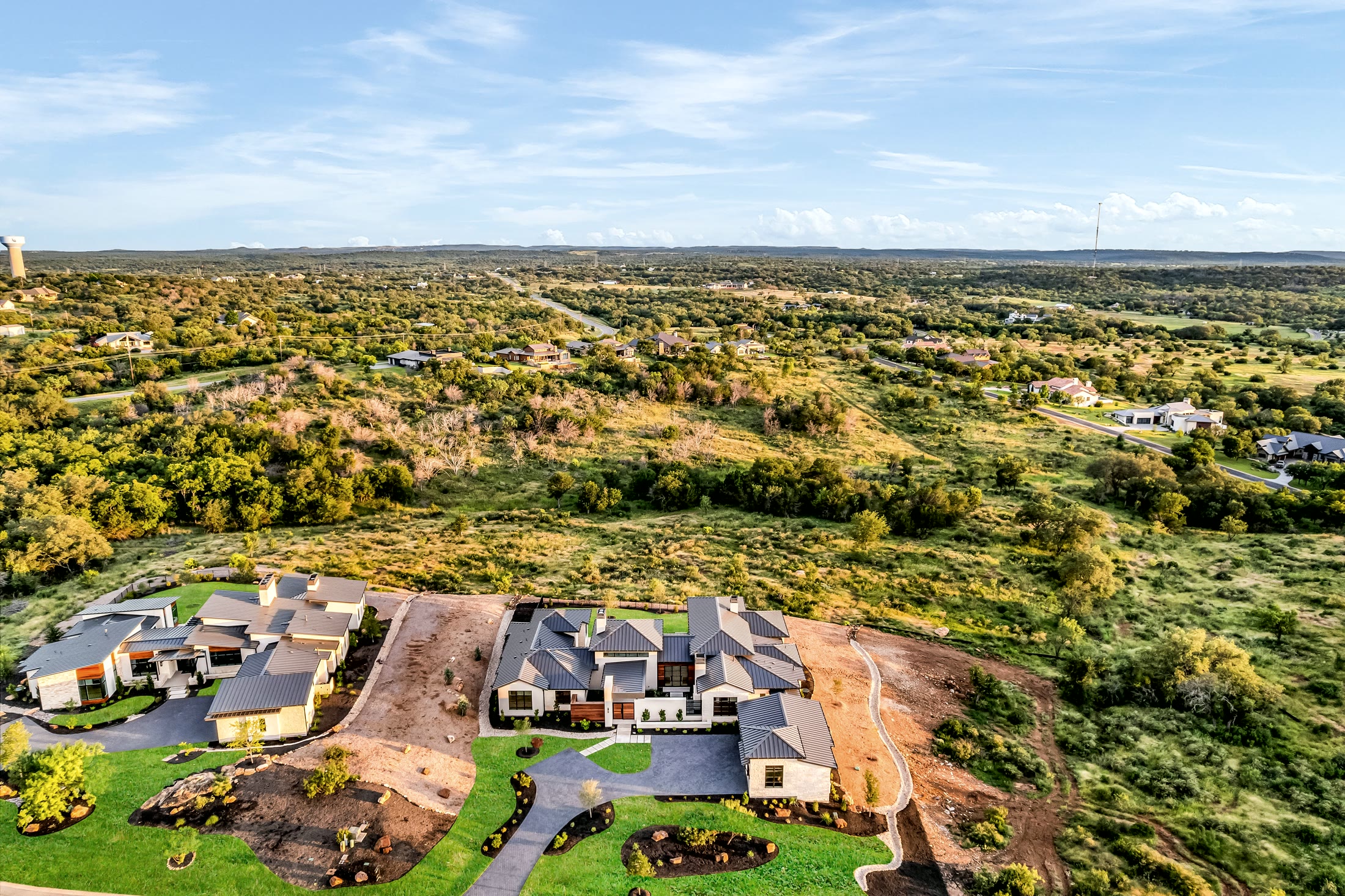 Aerial view of 1043 Overlook Parkway and the surrounding Hill Country